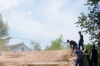 风雨同舟！才下抗洪前线 又战重建一线