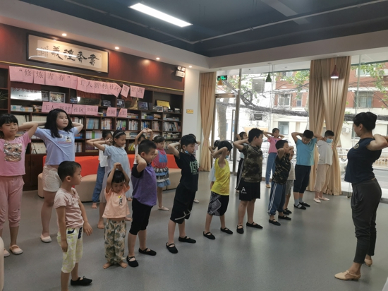 乐舞童年，助力成长——郑州市工人新村社区“修炼青春”青少年舞蹈小组