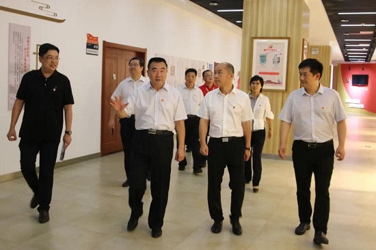 河南省委统战部副部长梁险峰到荥阳市调研新的社会阶层人士工作