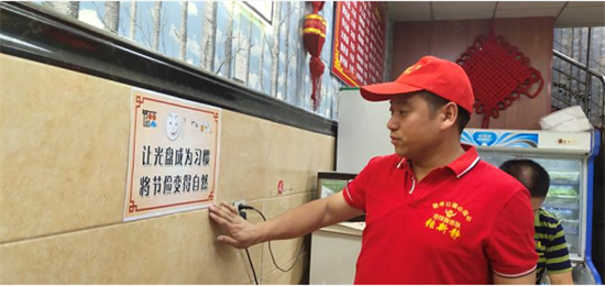 杭州富阳一支“文明用餐”志愿服务队，队员全是河南太康人