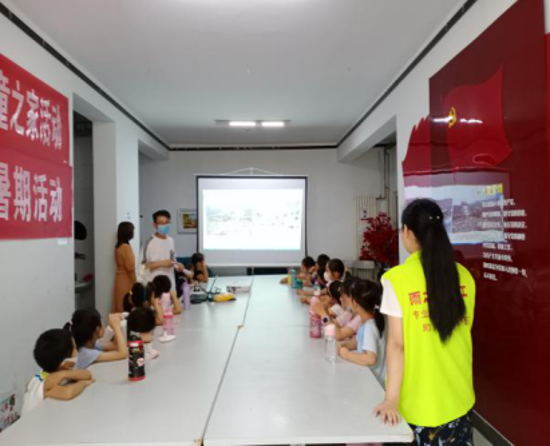 郑州市花园路街道戊院社区开展青少年科学实验活动