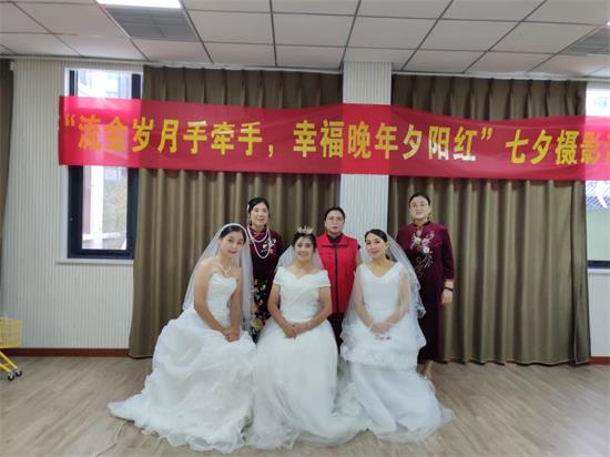 郑州花园路街道党群服务中心开展“幸福晚年夕阳红”七夕摄影活动