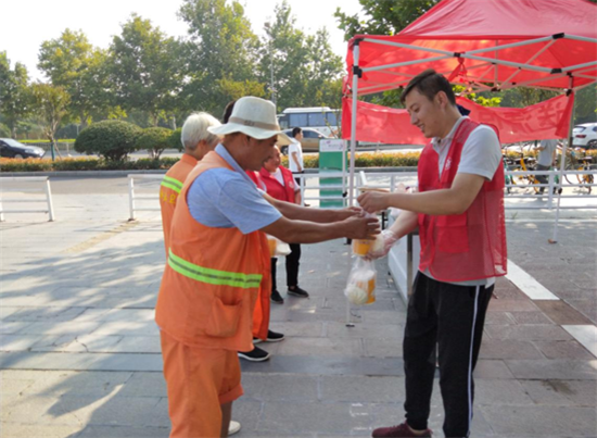 郑州市国基路街道新田社区开展“送清凉，暖人心”志愿服务活动