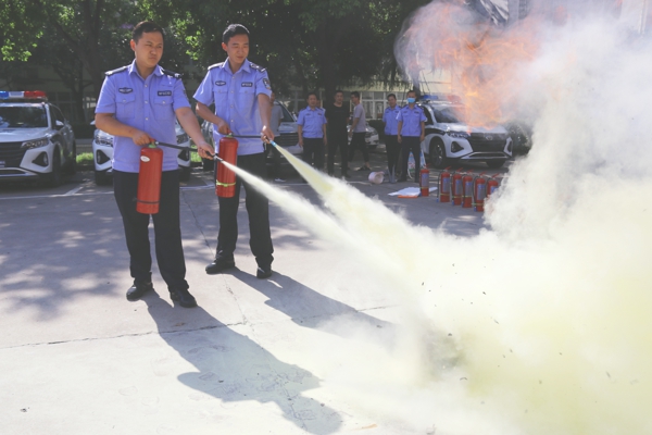 南阳市宛城区法院法警队组织开展消防演练活动