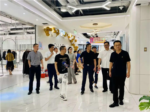 2020“温州男装中国行（郑州站）”启动仪式在郑州大观国贸拉开帷幕