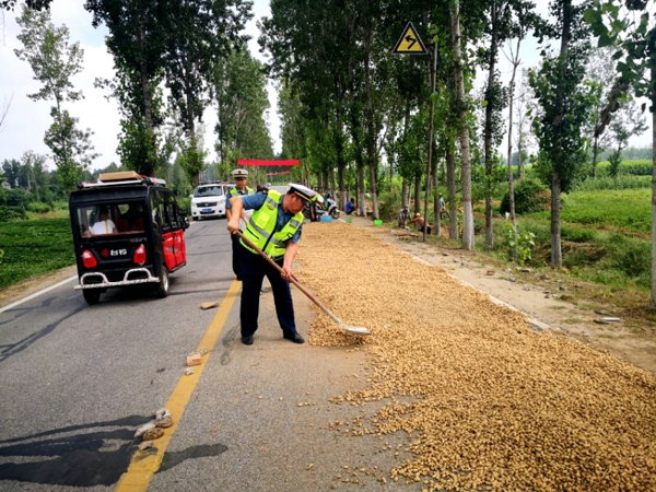 南阳市卧龙区全面打响“交通秩序整治攻坚战”