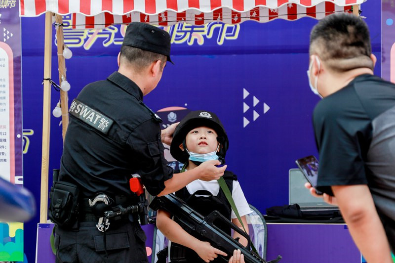 “河南首届警务互动集市”昨日在郑州举办