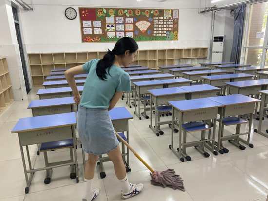 疫情防控不松懈,干净整洁迎开学——郑州高新区五龙口小学大扫除活动