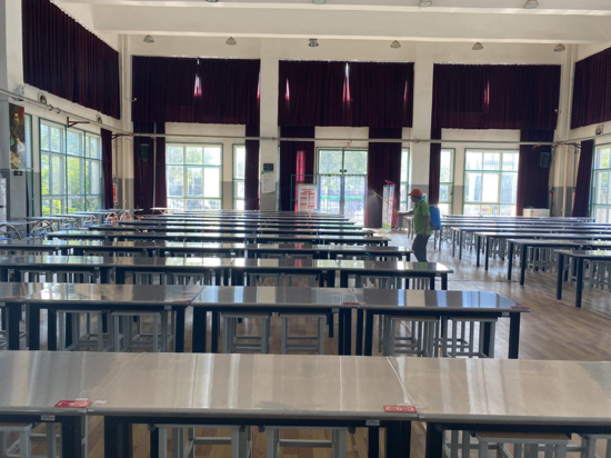 疫情防控不松懈,干净整洁迎开学——郑州高新区五龙口小学大扫除活动