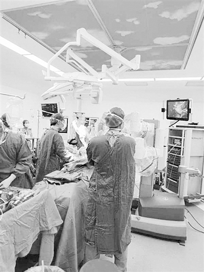 河南首例！机器人操刀心脏手术成功 减轻患者痛苦