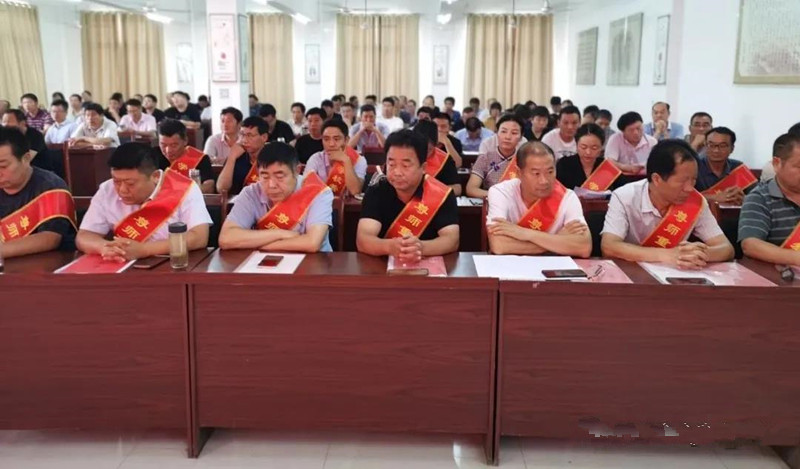 邓州白牛镇庆祝教师节暨教育教学质量表彰大会隆重召开