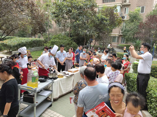 “大厨”进社区 厨艺技巧大分享