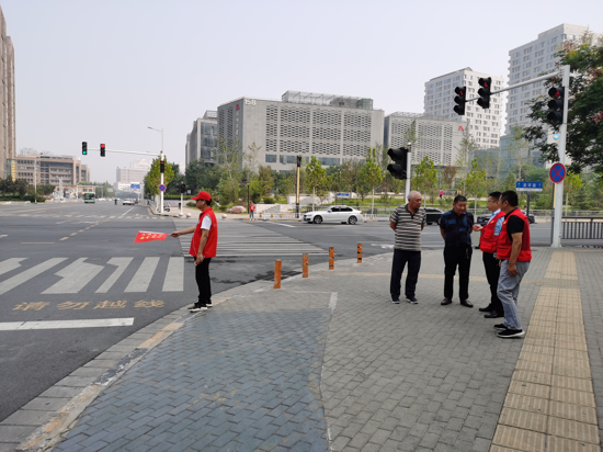 郑州市高新区石佛办事处文明交通志愿者在行动 助力城市交通环境提升