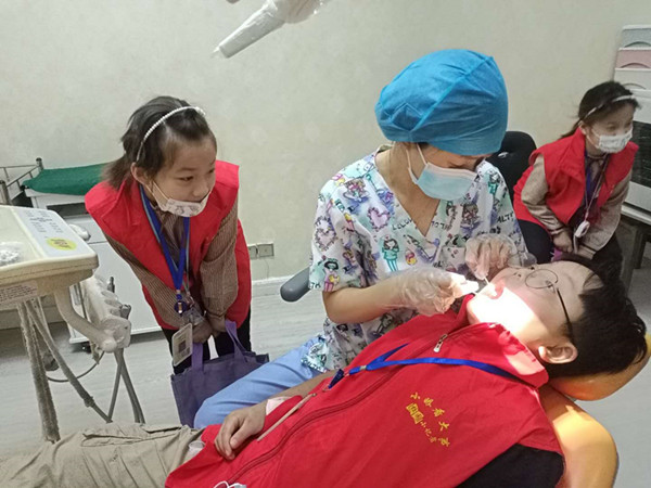郑州管城区南关小学开展“我是小牙医”实践寻访活动