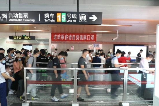 双节相逢 郑州地铁将延长运营时间保障市民畅通出行