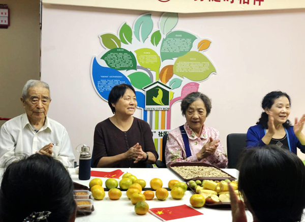 郑州花园路街道省卫生厅社区召开“迎双节”茶话会