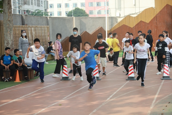 强身健体促成长 郑州市新柳路小学顺利召开学生体质健康达标运动会