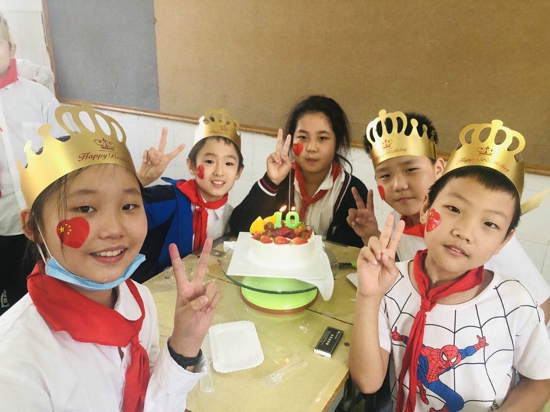 郑州管城区南关小学开展 “我和祖国共成长”暨十岁集体生日活动