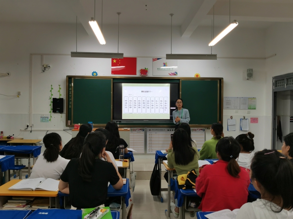 培训管理保规范  主动发展促提升——记郑州高新区外国语小学新上岗教师培训