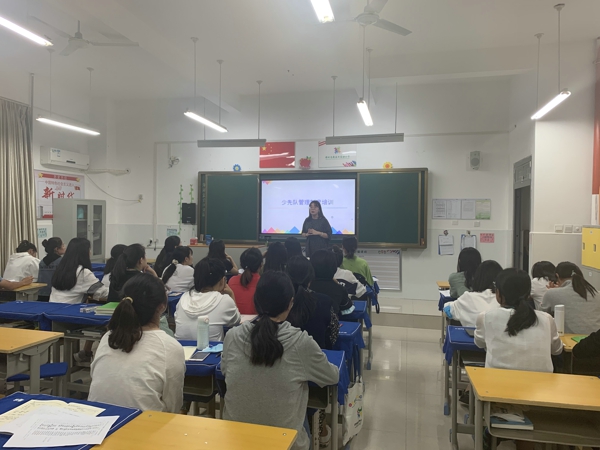 培训管理保规范  主动发展促提升——记郑州高新区外国语小学新上岗教师培训