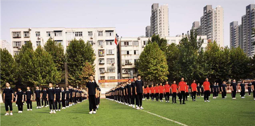 郑州二中学子齐诵《少年中国说》，献礼新中国71周年华诞