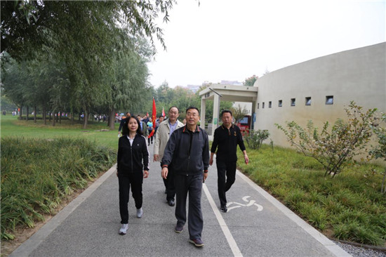 河南省会律师开展健步走比赛活动 倡导健康生活方式