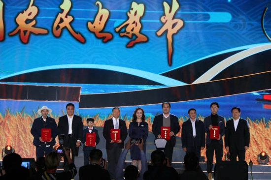2020中国农民丰收节·第三届中国农民电影节在汝南县盛装开幕
