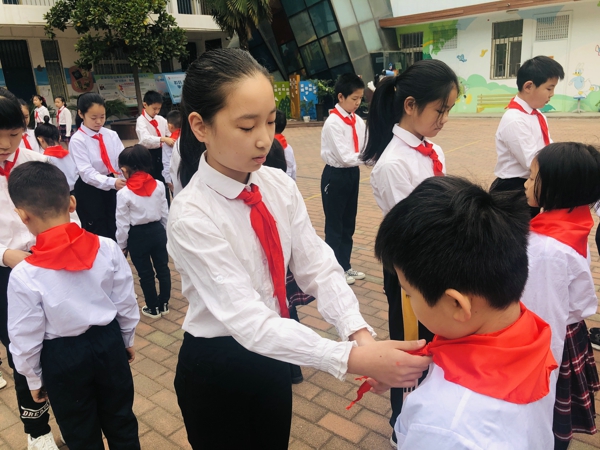 “我爱少先队 争做好队员”—— 郑州管城回族区南关小学举行新队员入队仪式