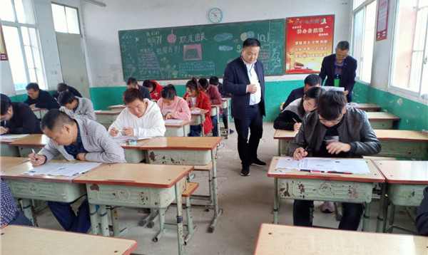 唐河县苍台镇：率先组织教师素质能力提升考试
