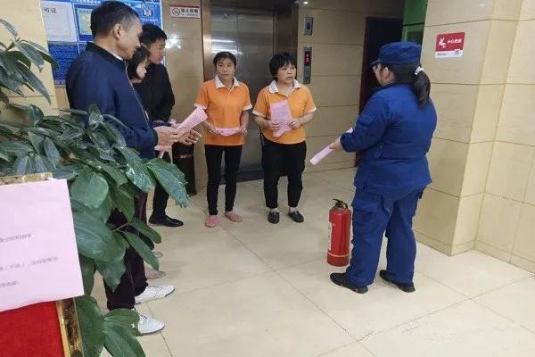 南阳消防支队“以小促大” 全力做好秋冬季消防宣传