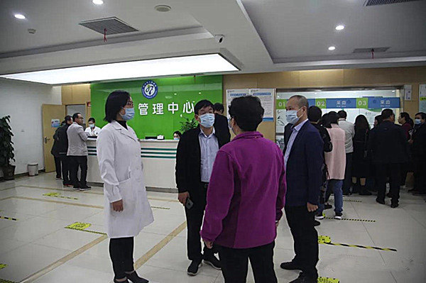邓州市人民医院组织离退休职工进行健康体检