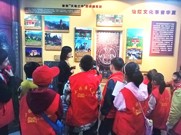 “郑州记忆，见证成长”校园小记者走进郑州市档案馆看家乡沧桑变化