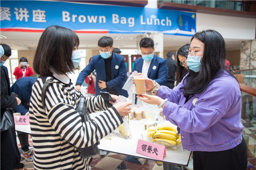 郑州西亚斯学院举办免费午餐讲座活动