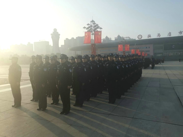 “晨练”练精兵 驻马店市公安局南海派出所坚持常态化开展周一晨练练兵活动