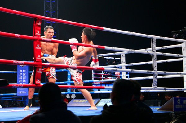 武林风环球拳王争霸赛邓州站首场比赛圆满落幕