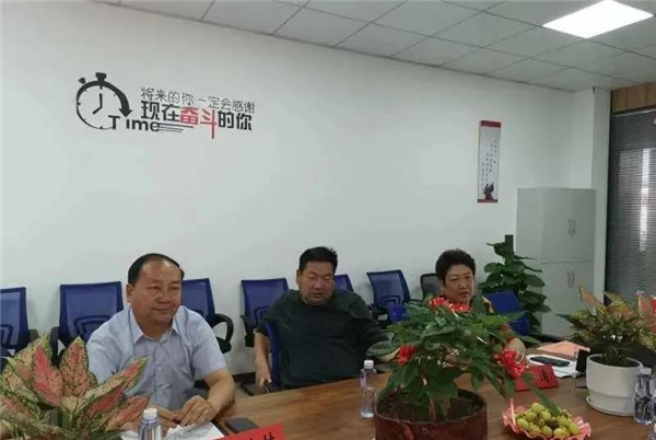 南阳卧龙（厦门）经济发展促进会授牌仪式在厦门义旭公司举行