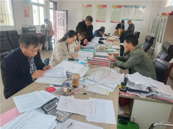 内乡畜牧局积极开展扶贫对象动态管理和建档立卡信息采集工作