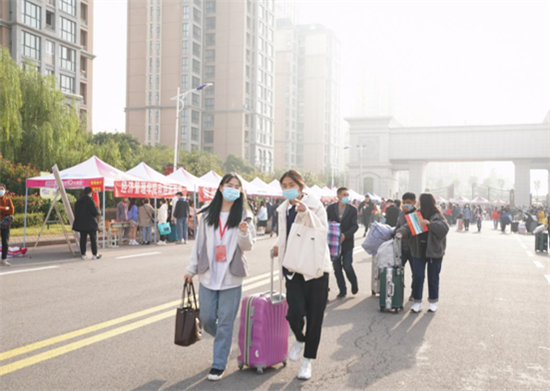 三门峡职业技术学院喜迎8000余名新生