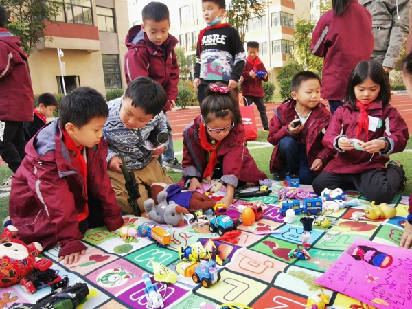 郑州市中原区西悦城第一小学第二届“厉行节约做时代新人” 红领巾跳蚤市场