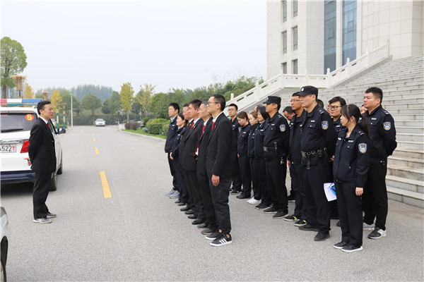 新野法院:田间地头化纠纷 强制执行护秋种