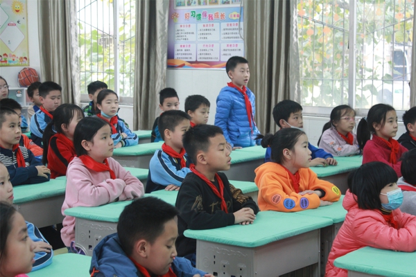 郑州市管城区南学街小学开展“世界勤俭日”主题队会活动