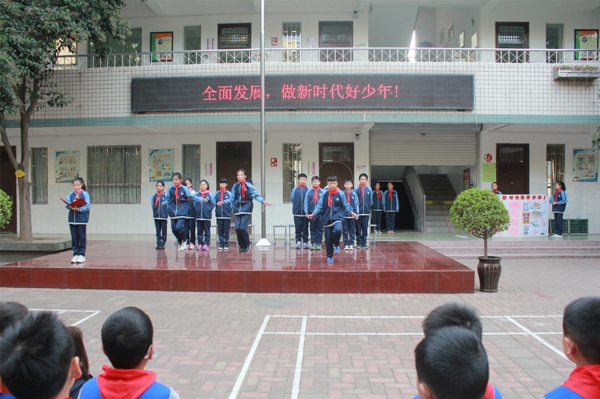 郑州管城区南学街小学开展国旗下微课程展示活动