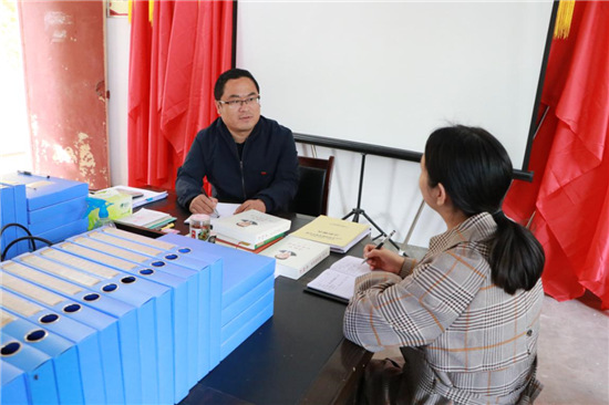 把爱装在心里 把责任扛在肩上——专访中牟县狼城岗镇初级中学校长王军亮