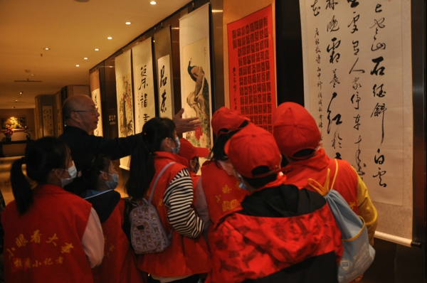 中华校园小记者探访粤海艺术长廊