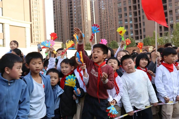 挑战吉尼斯，相信我能行 ——郑州高新区外国语小学举行第四届“吉尼斯”体育文化节