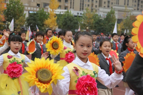 挑战吉尼斯，相信我能行 ——郑州高新区外国语小学举行第四届“吉尼斯”体育文化节