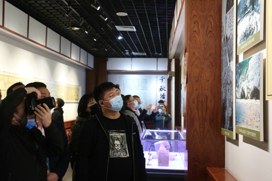 主流融媒体看河南采访团走进黄河博物馆，领略黄河儿女治理黄河的历史印记