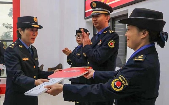 正阳县城管局成立女子执法中队