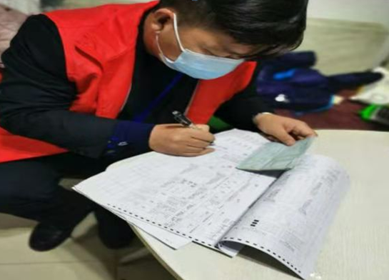 起早“贪”黑“蹲”守 普查没他不行