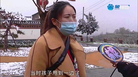 吓人！女子在嵩县禹山小镇玩七彩滑道不料侧翻伤到颈椎，工作人员：我们是\